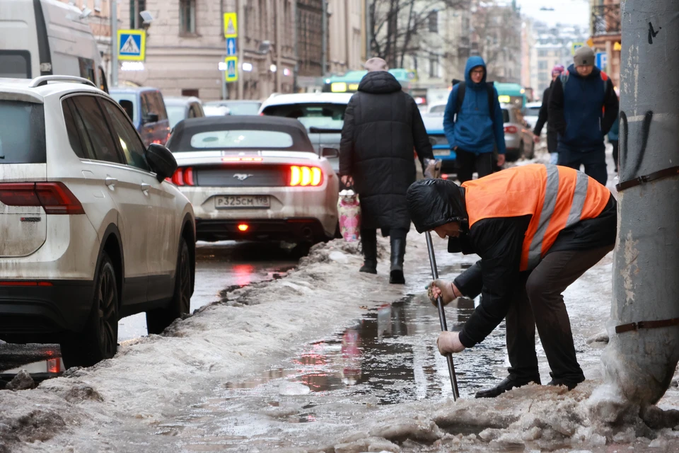 Особенно скользко в понедельник было на Петроградке и в центре города.