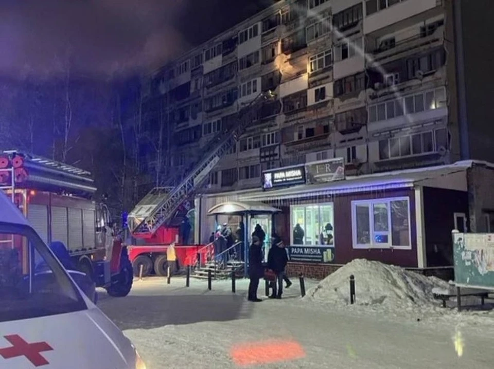 В эжвинском доме, где случился пожар, увеличилось число непригодных квартир. Фото: МЧС по РК.