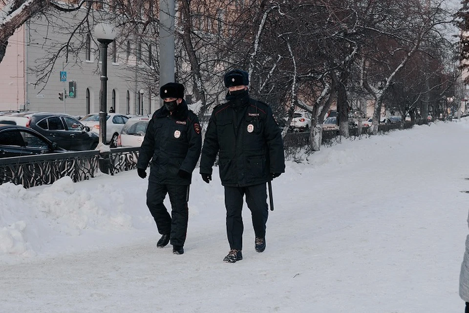 Патрульные обнаружили наркотики у прохожих в Хабаровске