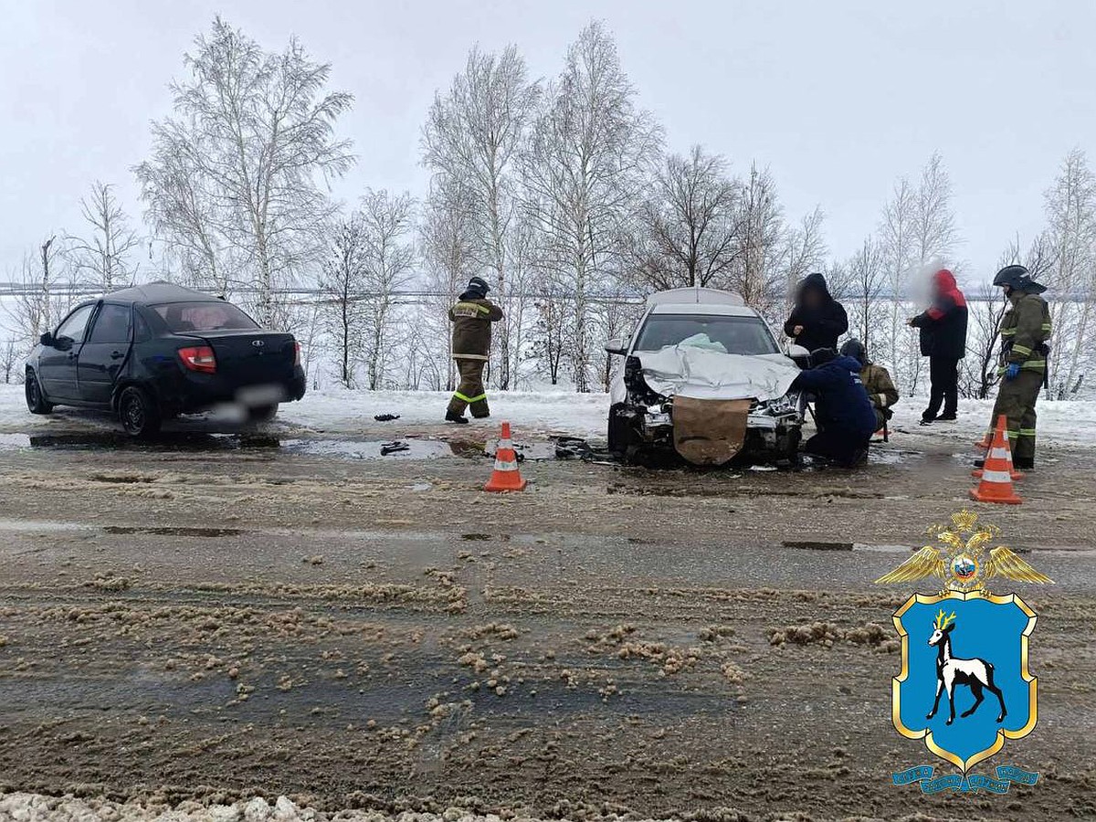 В Самарской области на трассе столкнулись «Шевроле» и две «Гранты» 20  декабря - KP.RU