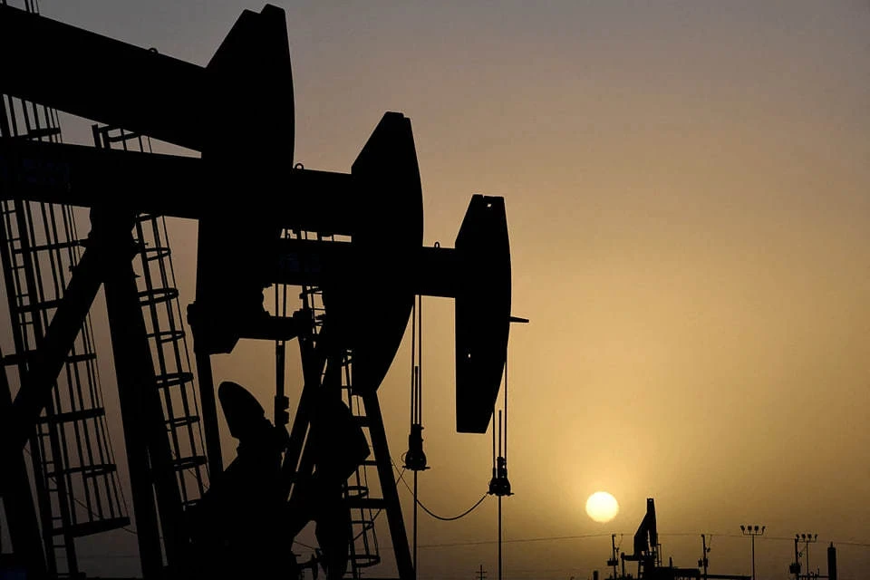 США и союзники обновили руководство по соблюдению потолка цен на нефть из России