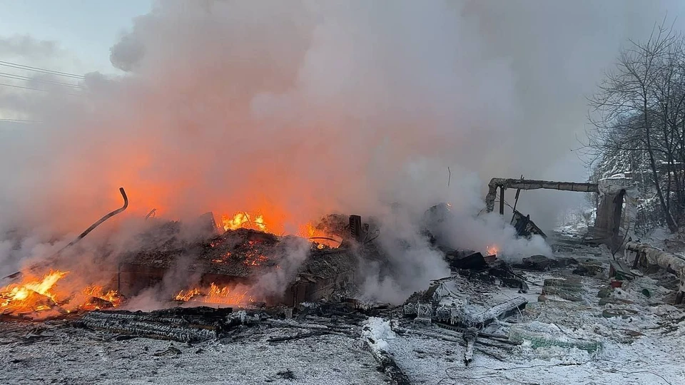 В Усть-Куте Иркутской области 70 человек остались без жилья из-за пожара. Фото: телеграм-канал Игоря Кобзева