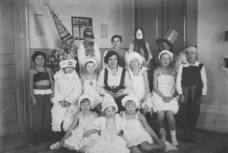 Новогодний праздник в семье Шолоховых в 1936 году. Фото предоставлено Натальей Кирсановой.