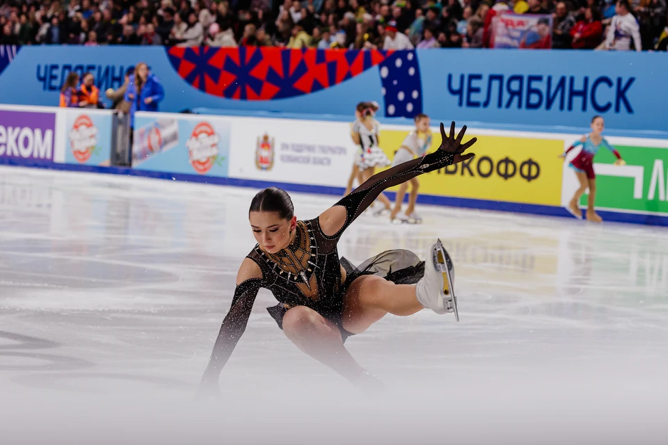 Камила Валиева упала, когда исполняла четверной тулуп