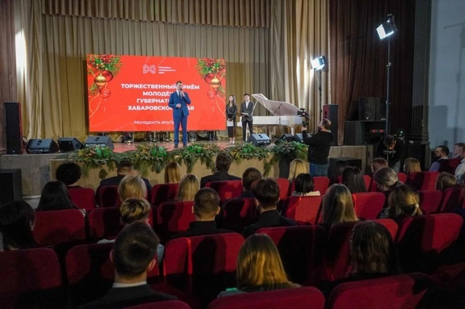 Михаил Дегтярев провел новогодний прием молодежи Фото: Андрей Терехин