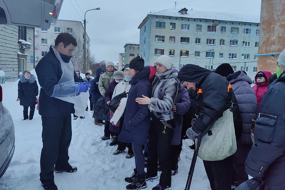 На новогодние праздники волонтеры сделают паузу, чтобы потом снова заняться нужным и важным делом. Фото: Добрый Мир | Благотворительный фонд | Мурманск / vk.com/dobmir51