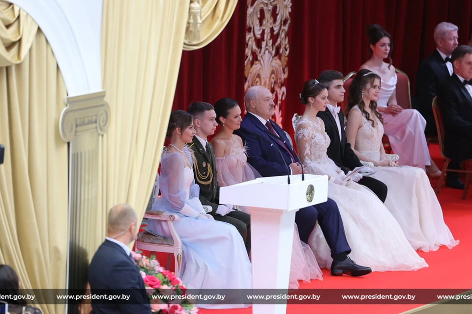 Лукашенко рассказал поучительную историю молодежи на новогоднем балу во Дворце Независимости. Фото: president.gov.by