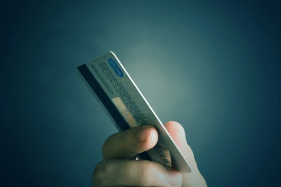 Мужчина потерял на инвестициях 1,5 млн рублей