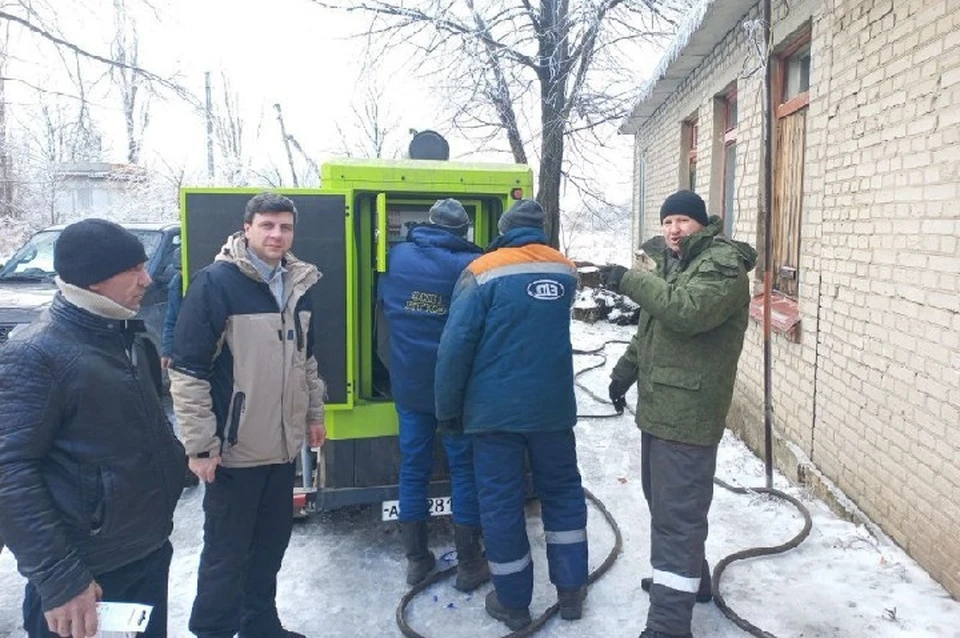В оперативном режиме аварийная бригада подключила дизельные генераторы на 4 котельных города. Фото: Минстрой ДНР