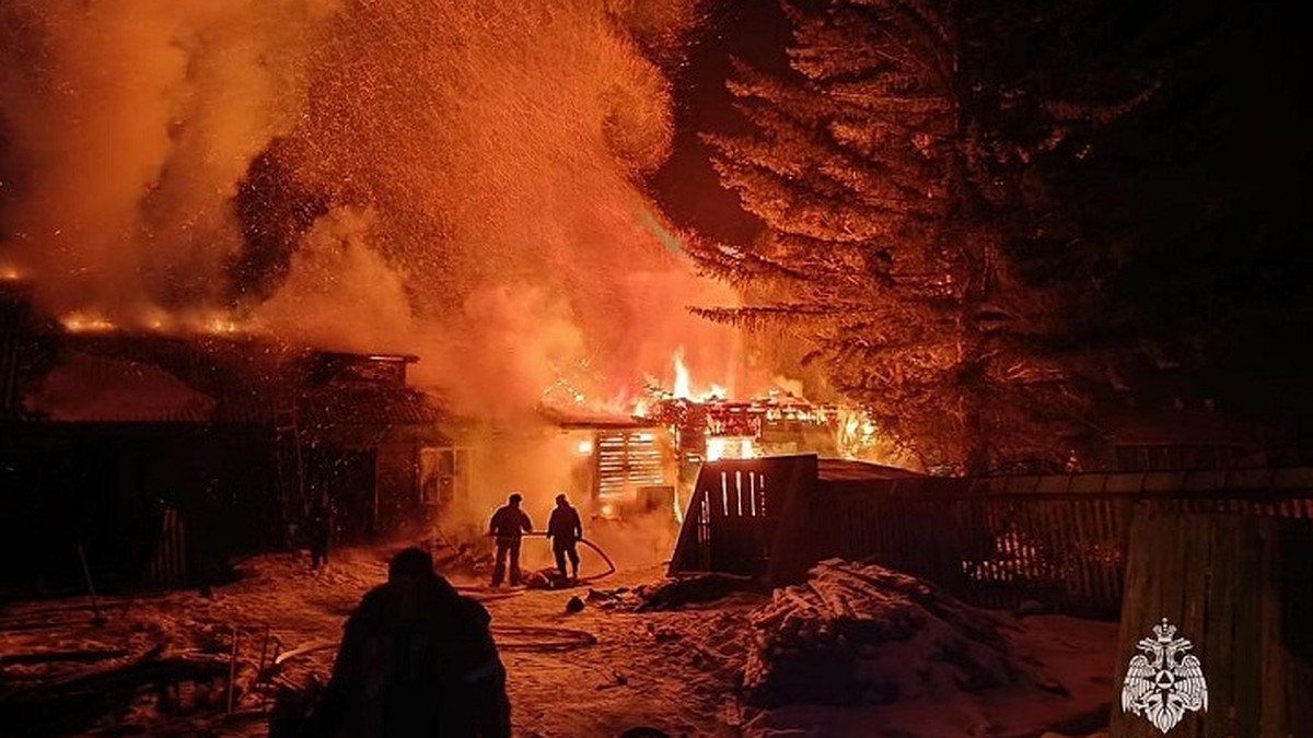 Воду везли на поезде: мощный пожар произошел в селе Будукан в ЕАО - KP.RU