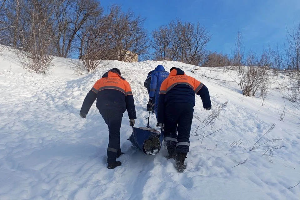 Спасатели подняли мужчину с обморожениями со дна Каменного Лога в Липецке