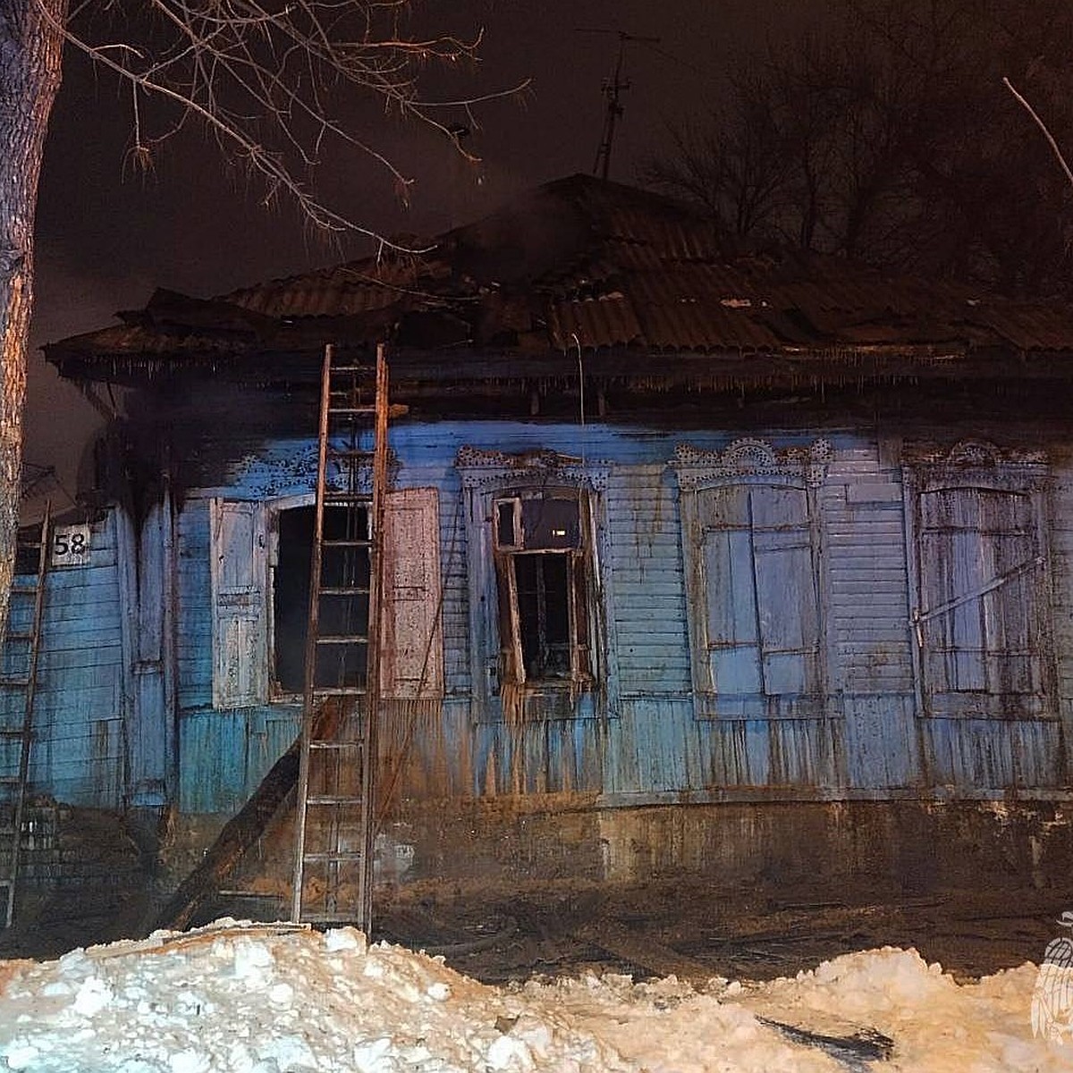 Семерых людей спасли из горящего частного дома на ул. Маяковского в Самаре  - KP.RU