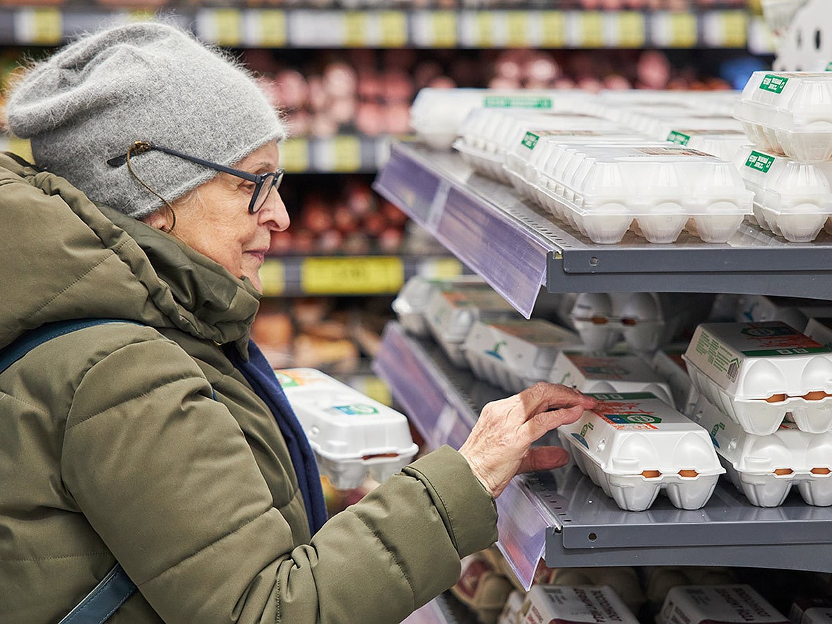 В супермаркетах появятся полки с бесплатными продуктами для пенсионеров и  малоимущих: Их можно будет получить по социальным картам - KP.RU