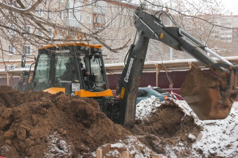 Утечка произошла на перекрестке Московской и проспекта Строителей. Фото: киров.рф