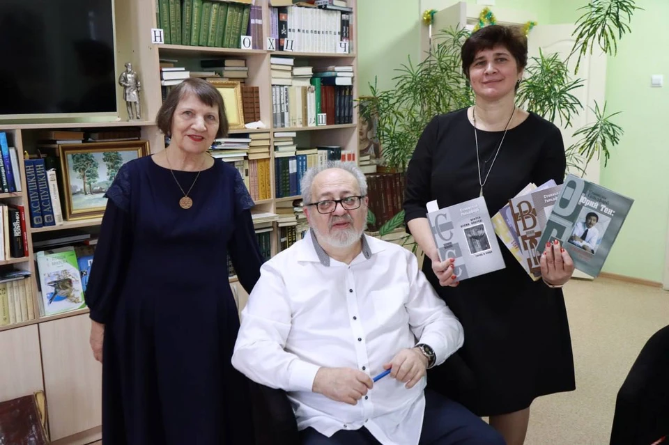 Профессор Станислав Гольдфарб презентовал книгу об истории Братска.