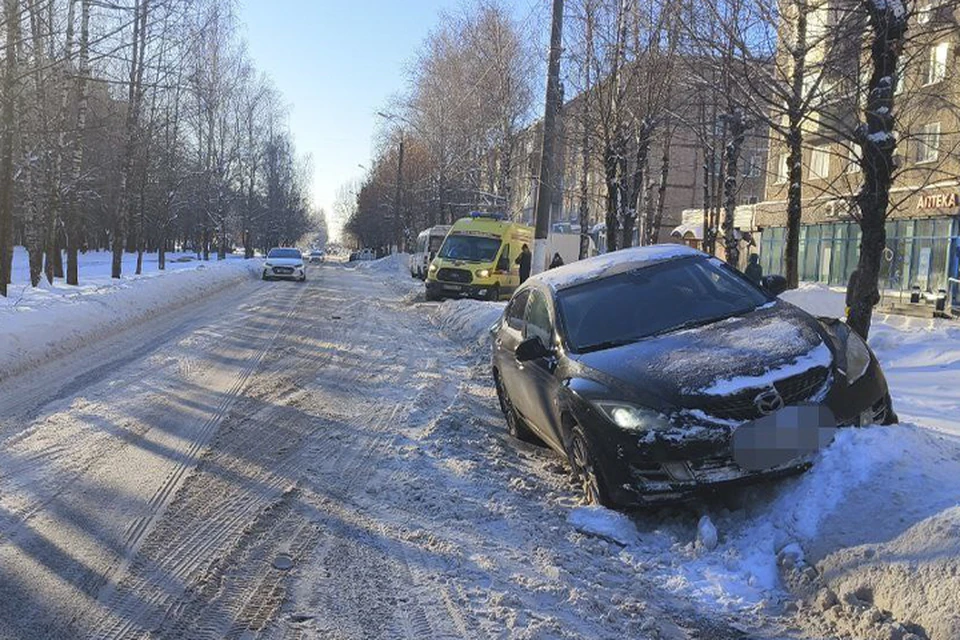 На бульваре Гусева в Твери пожилой мужчина попал под машину Фото: отдел ГИБДД УМВД России по г. Твери