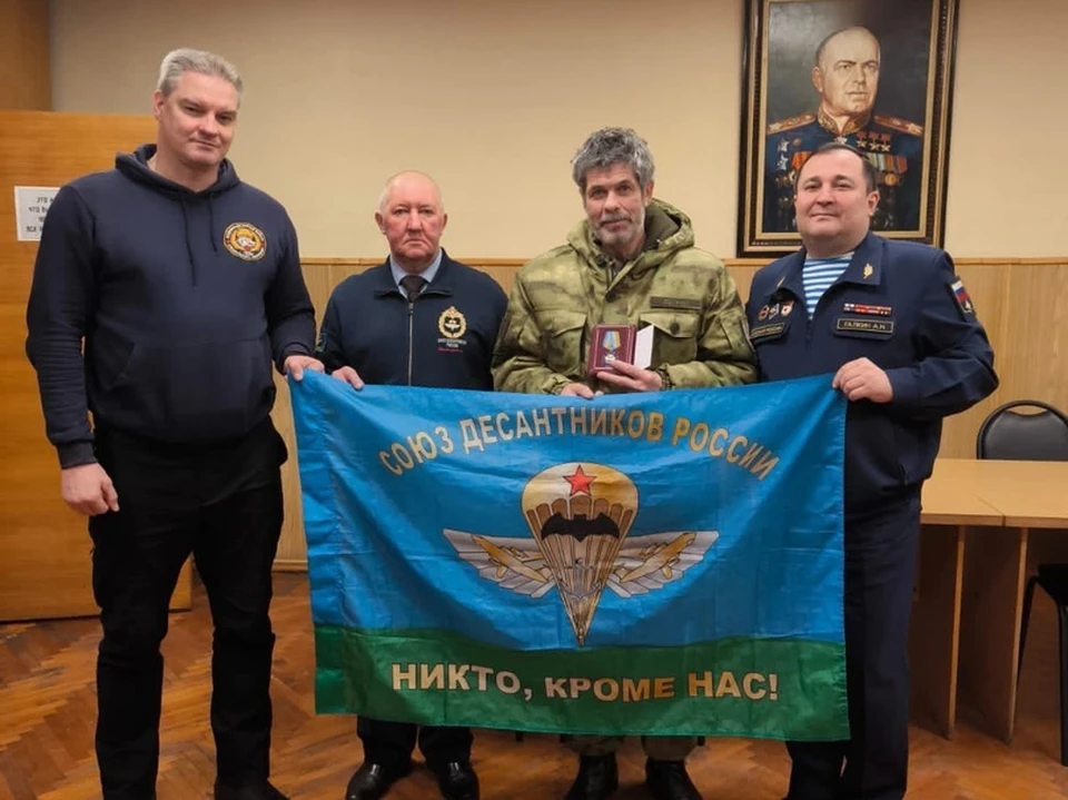 Нижегородскому бойцу СВО вручили медаль «Союза десантников России». Фото: личная страница Василия Суханова во «ВКонтакте»
