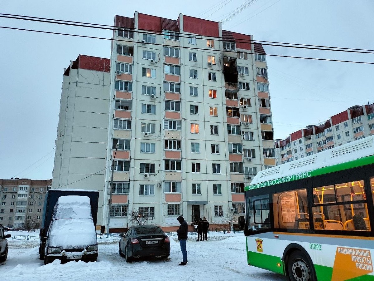 В Воронеже во время атаки украинских БПЛА повреждены 35 квартир в Тепличном  - KP.RU