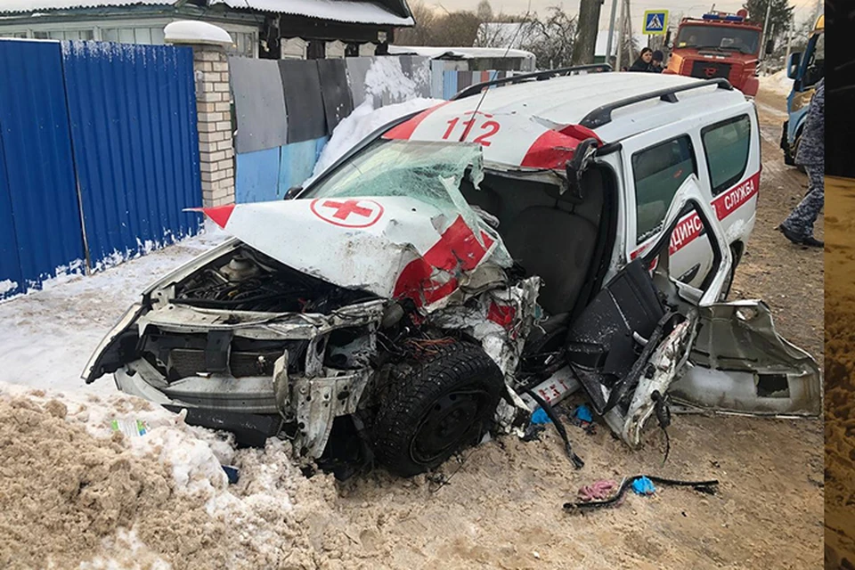 Водитель автомобиля медслужбы пострадал в ДТП Фото: УГИБДД России по Тверской области