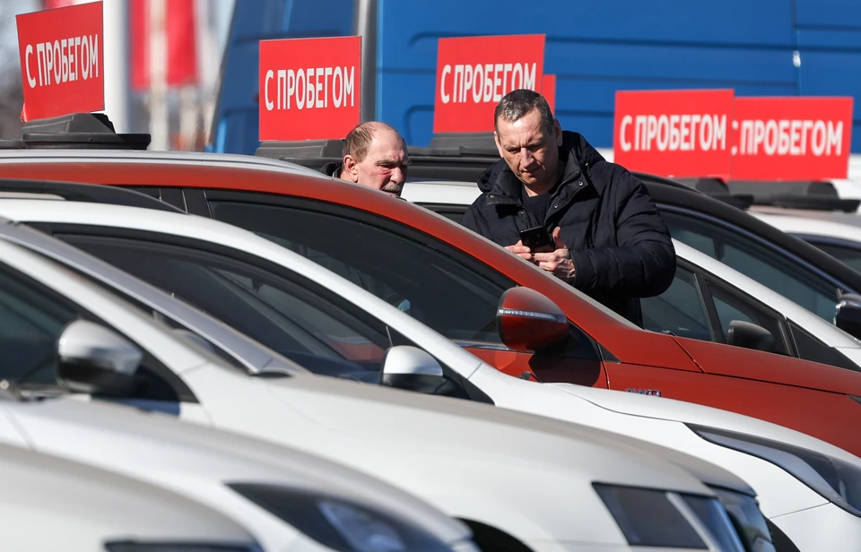 В 2023 году в России было куплено 5,7 млн б/у легковых машин. Фото: Сергей Бобылев/ТАСС
