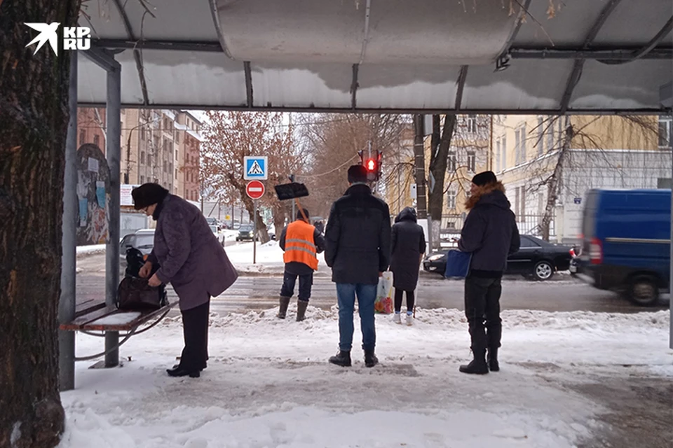За снежные валы на остановках в Конаково оштрафовали коммунальное предприятие