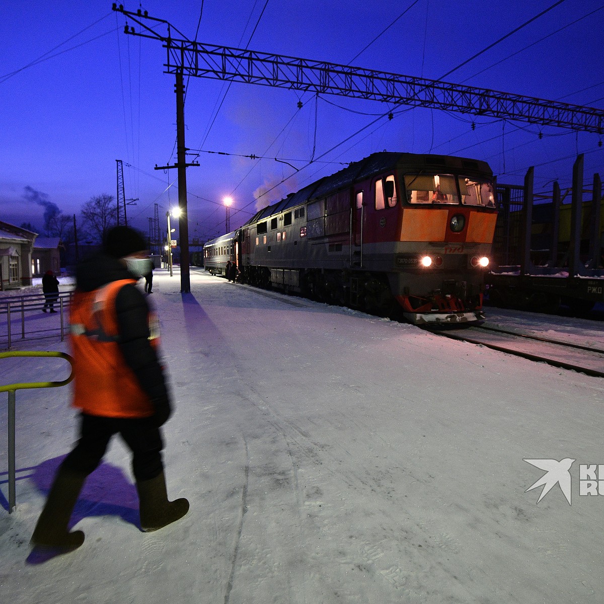 «Шли по путям полкилометра»: пассажир, высаженный по ошибке в лесу  Пермского края, рассказал, как добирался домой - KP.RU