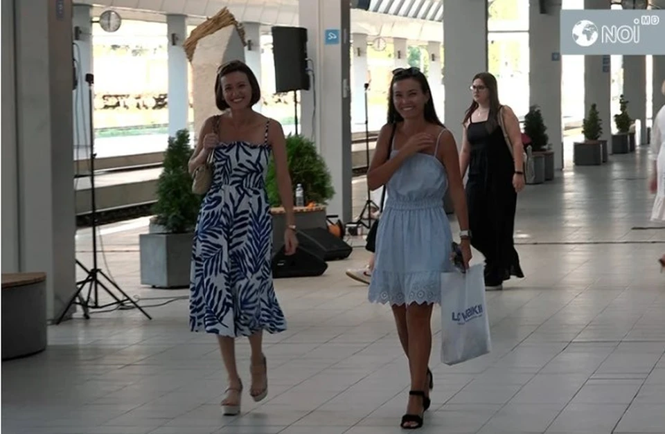 Зато Вероника Дрэгэлин (слева) у нас большая модница!