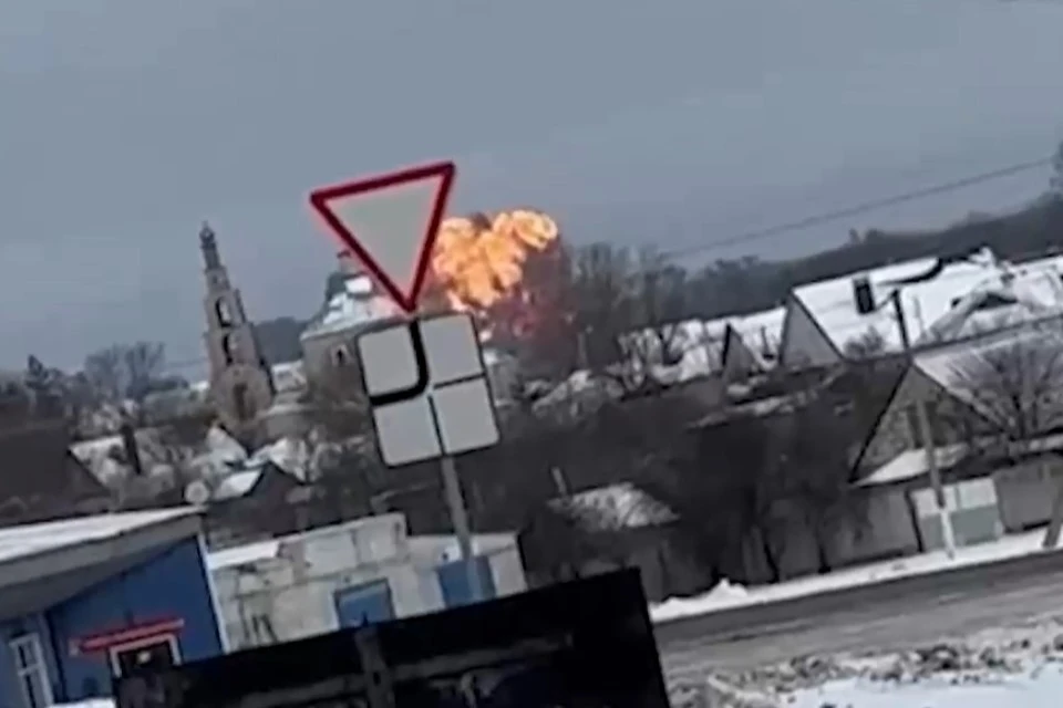 Видео момента крушения самолета Ил-76 в Белгородской области появилось в Сети, фото: кадр из видео