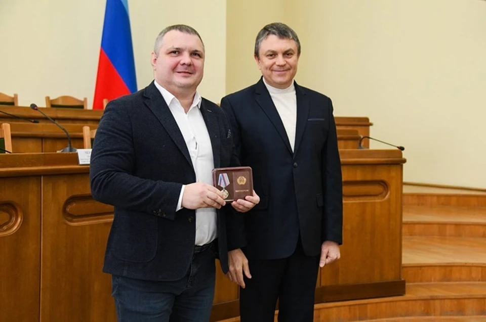 В ЛНР 25 января шесть крупных компаний получили медали «За заслуги» первой и второй степени от главы республики. Фото - глава ЛНР Леонид Пасечник
