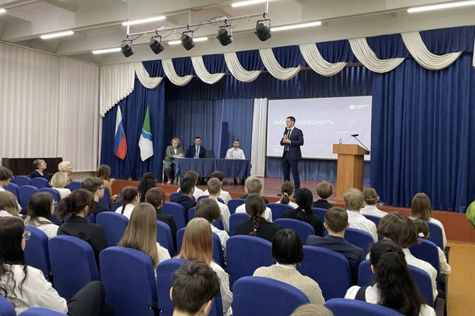 В Новосибирске для школьников провели урок цифровой грамотности. Фото: министерство цифрового развития и связи Новосибирской области