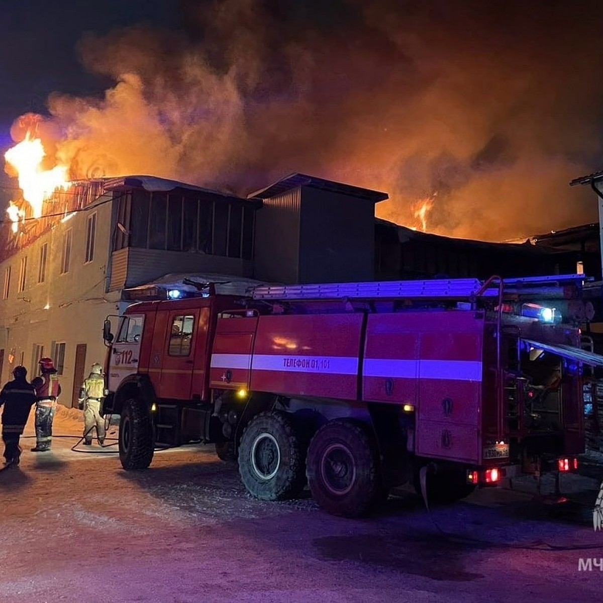 В Арамиле произошел пожар в цехе по производству еды для сети «Жизньмарт» -  KP.RU