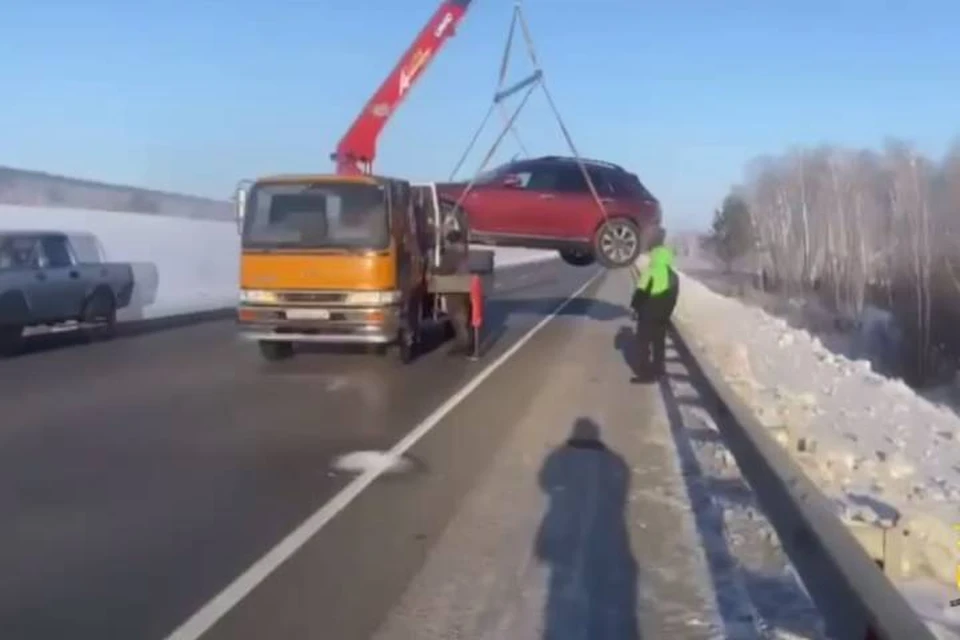 В Иркутской области полицейские спасли водителя от замерзания