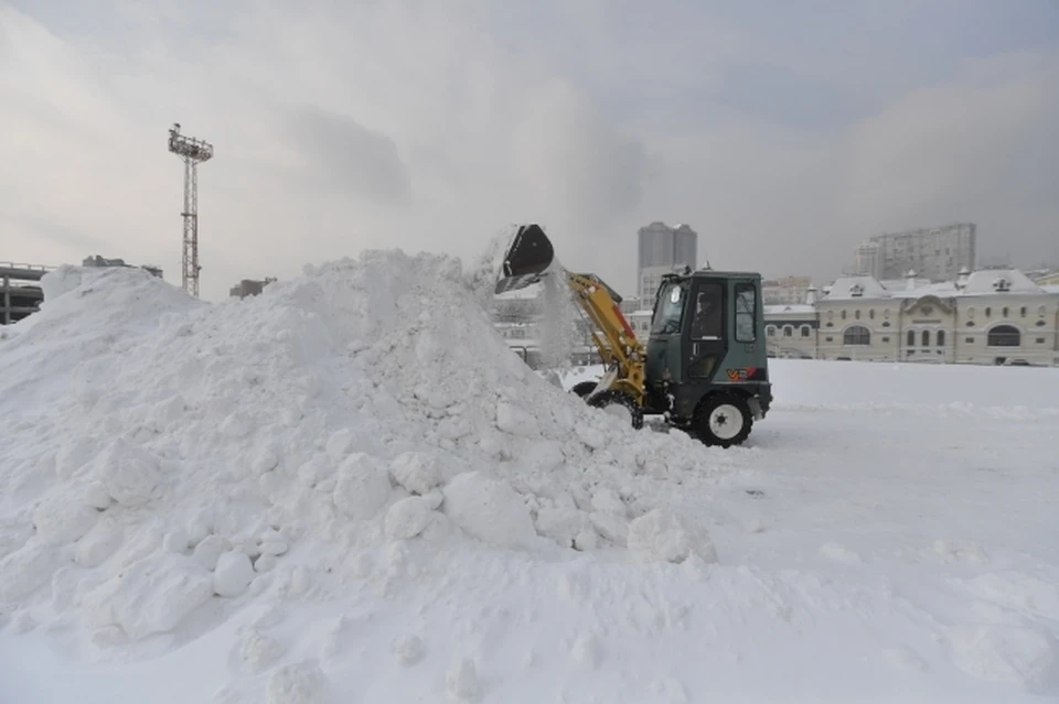 Как отметил мэр Казани, такие объемы снега в короткие сроки вывезти невозможно.