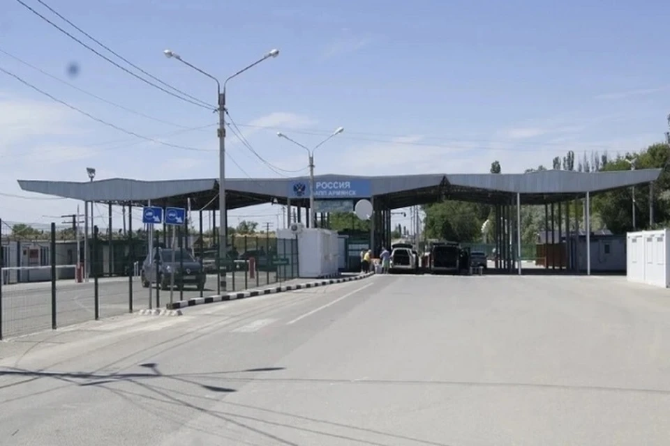 На границе Крыма и Херсонской области введен особый пропускной режим
