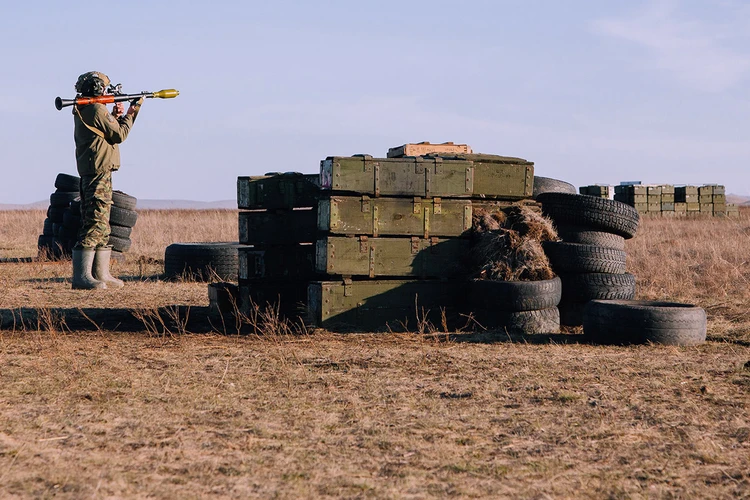«Дайте пулемет - насмерть стоять буду»: Как казаки готовятся бить врага и что зовет добровольцев на передовую