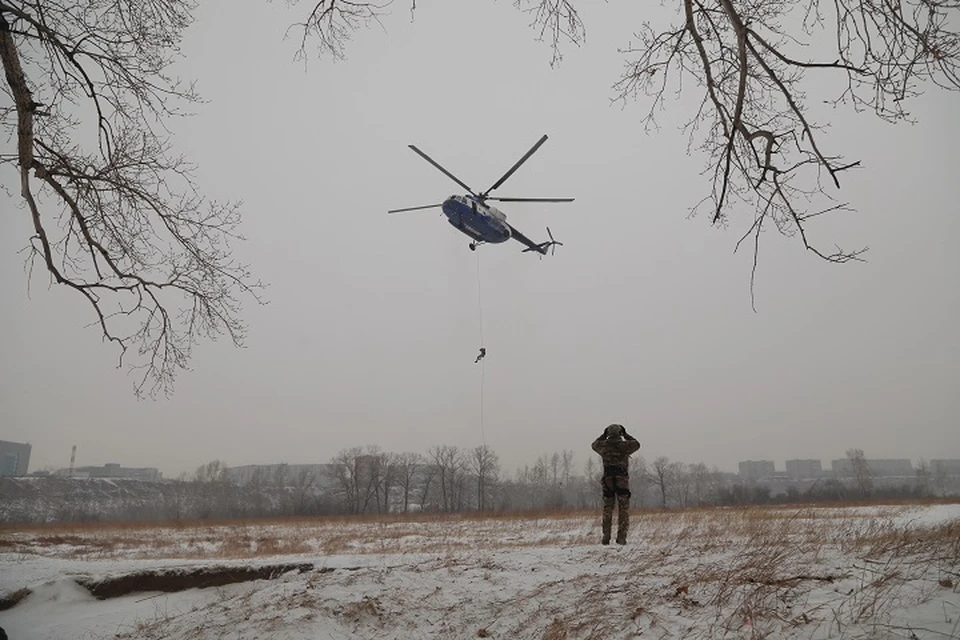 Лесные пожарные Хабаровского края отточили навыки беспарашютного десантирования