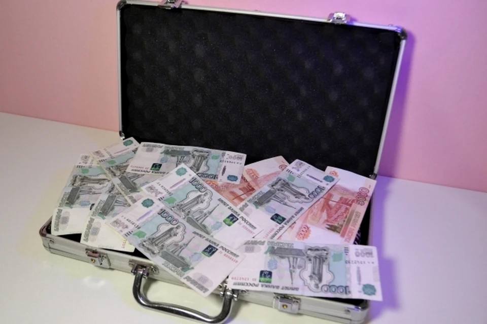 Женщина похитила два миллиона рублей.