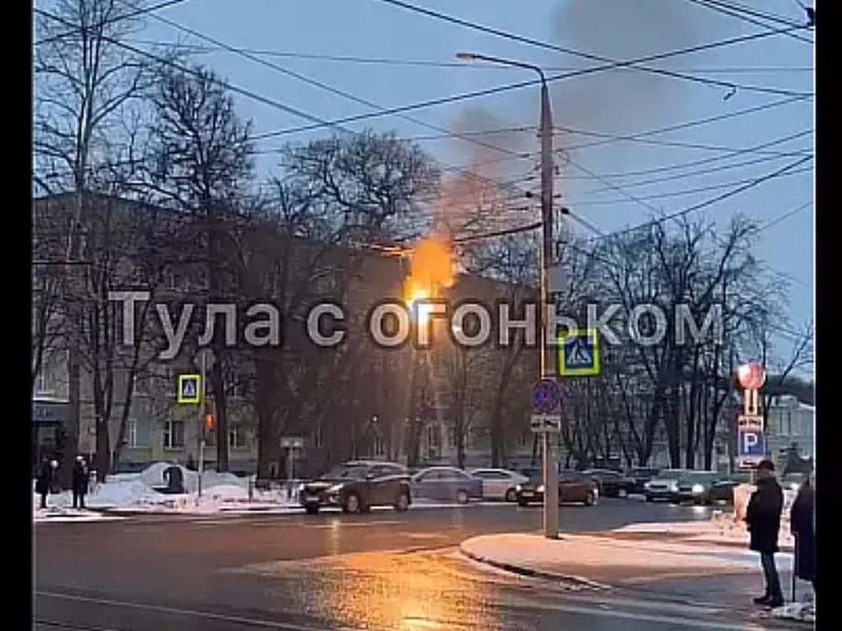 В Туле на перекрестке улиц Первомайской и Фридриха Энгельса вспыхнул  светофор - KP.RU