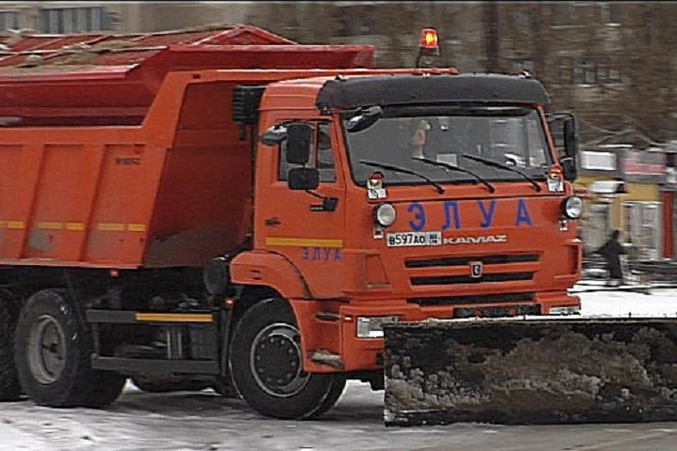Дорожники обработали песчано-соляной смесью 147 улиц в Луганске. Фото - администрация Луганска
