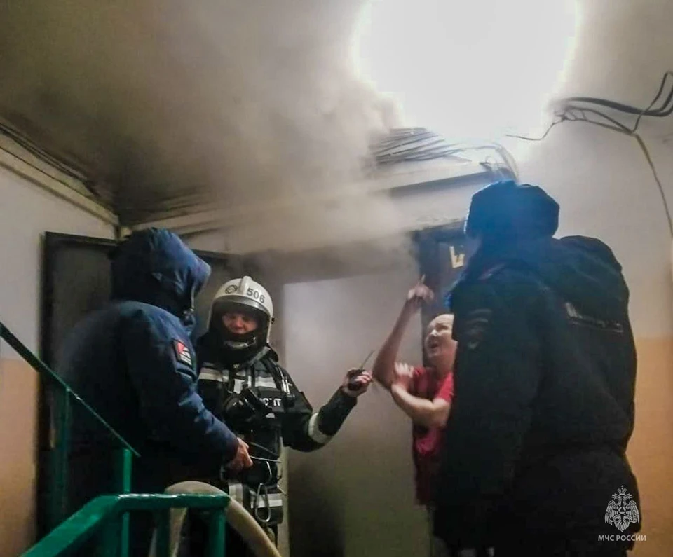 Фото: МЧС Якутии. Благодаря грамотным действиям пожарных удалось спасти 12 человек