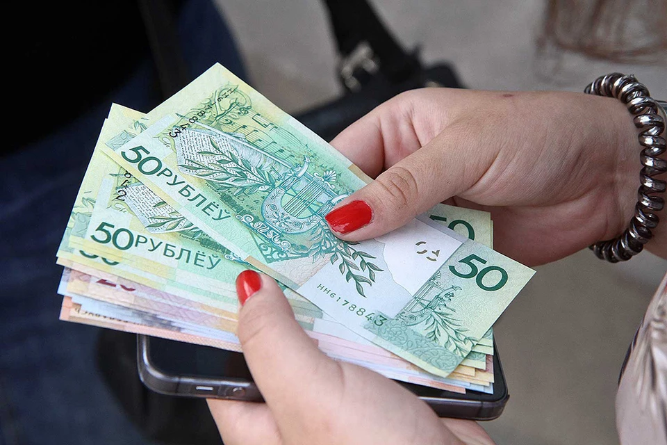 Нацбанк Украины разрешил до конца года обменять белорусские рубли на счетах.