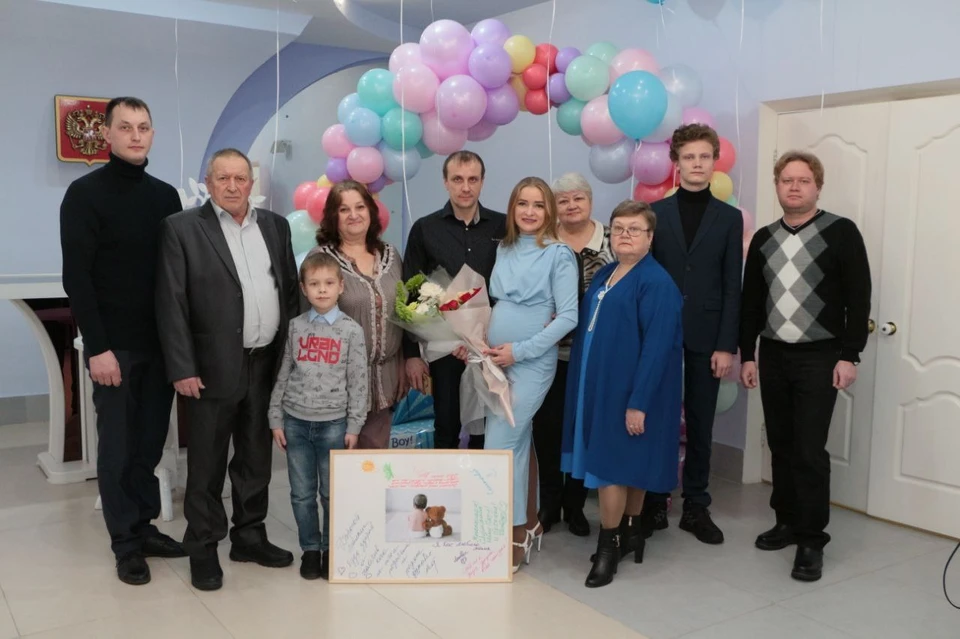 Праздник публичного оглашения пола будущего малыша впервые организовали в ульяновском ЗАГСе. Фото телеграм-канал Жанны Назаровой
