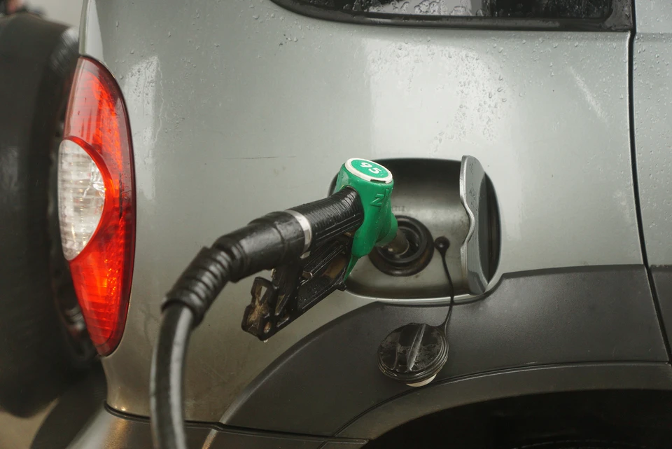 Цены на бензин не меняются в течение двух недель