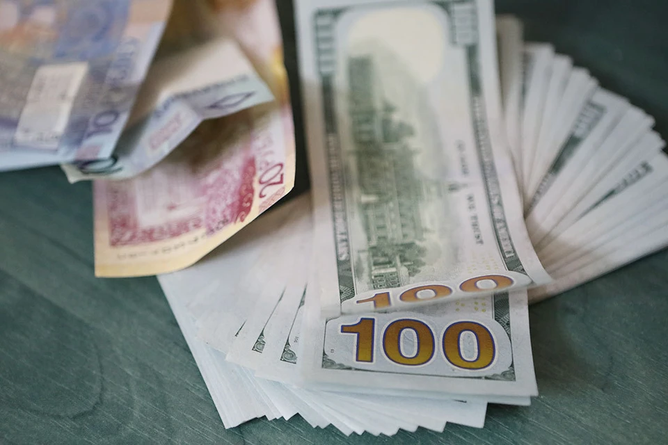 Нацбанк Беларуси повысил курс доллара и евро на 9 февраля 2024 года перед выходными.