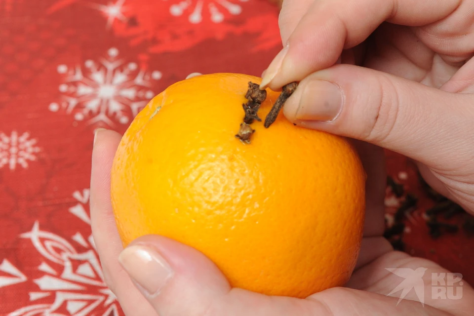 Как узнать, есть ли в апельсинах личинки мух, рассказал рязанский Россельхознадзор.