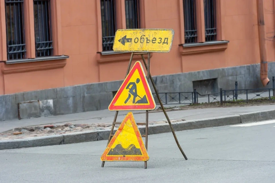 Движение ограничили на двух улицах в Петроградском районе.