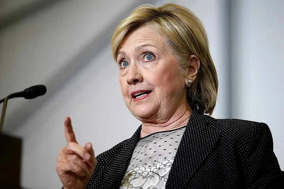 Хиллари Клинтон назвали военным преступником в ходе лекции в Нью-Йорке