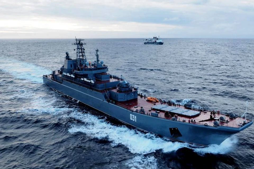 Большой десантный корабль Северного флота «Александр Отраковский» вышел из Североморска на учения в Баренцево море. Фото: Минобороны