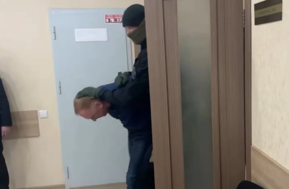 При задержании присутствовал следователь СК Фото: группа «ВКонтакте» «Инцидент Первоуральск»