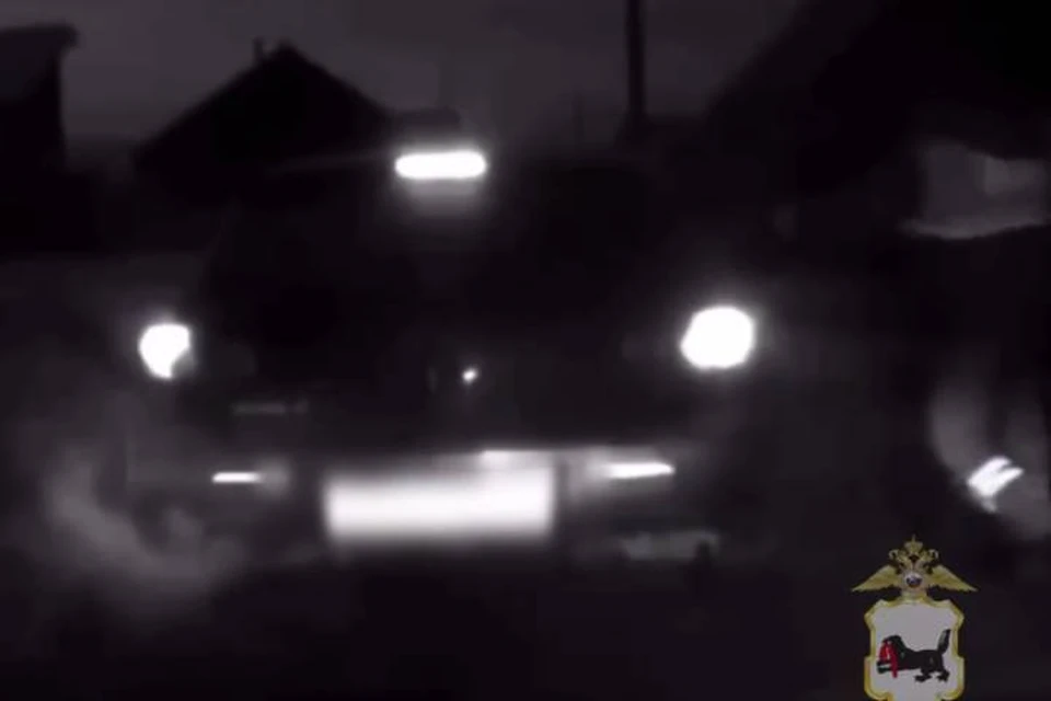 В Иркутской области инспектор на ходу запрыгнул в машину нетрезвой женщины